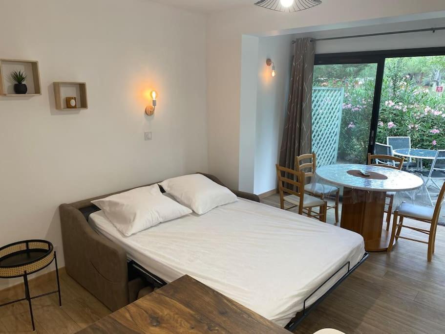 Appartement Residence Vacances Amandier Arles Eksteriør bilde
